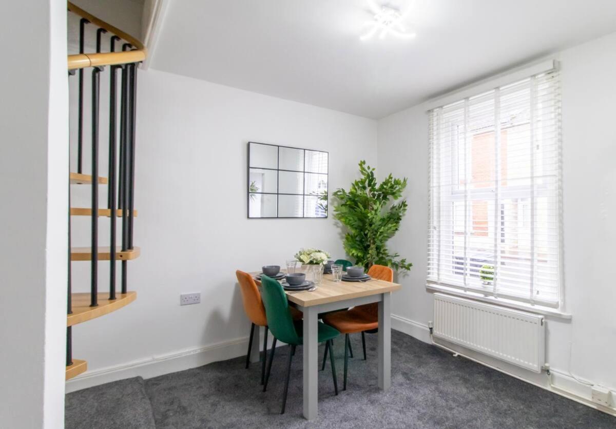 Open Mind Property - Luxury House & Free Parking Portsmouth Exterior foto